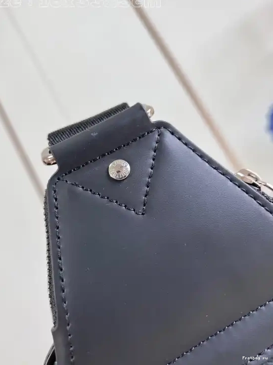 Frstbag ru Avenue Slingbag-16*33*5.7CM VUITTON LOUIS 0505
